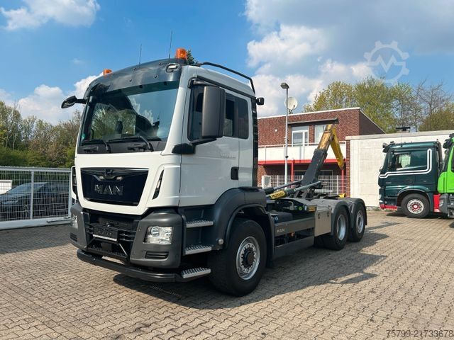 Roll-off tipper truck MAN 26.420 TGS Abroller Hydrodr. 6x4 3,90m Radstand