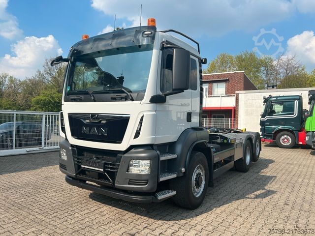 Roll-off tipper truck MAN 26.420 TGS Abroller Hydrodr. 6x4 3,90m Radstand