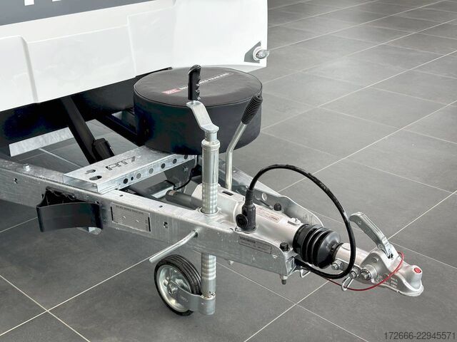 Car carrier van Brian James Trailers RACE TRANSPORTER 7 | 397-6023-35-3-10-W | TRIDEM | ZUSATZRAMPEN 600X235X199CM 3500KG GESCHLOSSENER AUTOTRAILER | WEISS