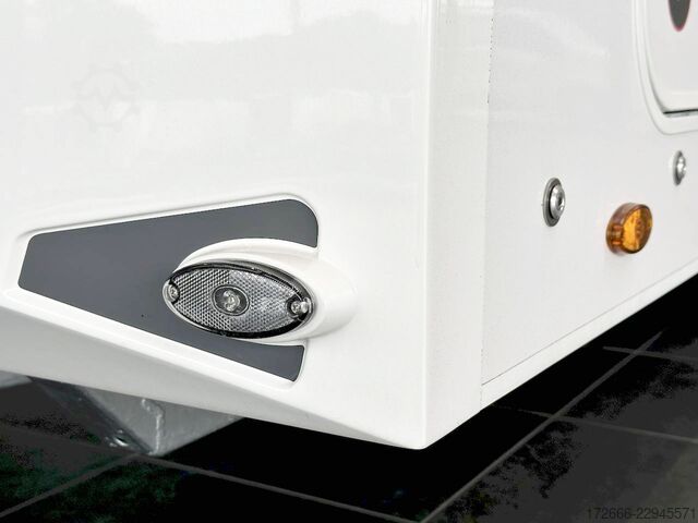 Car carrier van Brian James Trailers RACE TRANSPORTER 7 | 397-6023-35-3-10-W | TRIDEM | ZUSATZRAMPEN 600X235X199CM 3500KG GESCHLOSSENER AUTOTRAILER | WEISS