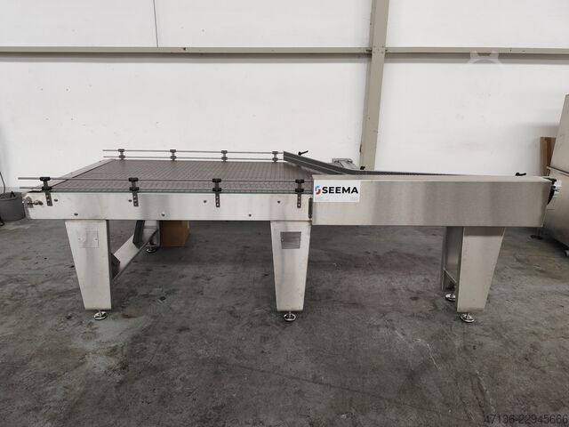 Conveyor for depalletiser discharge with 15 chains  