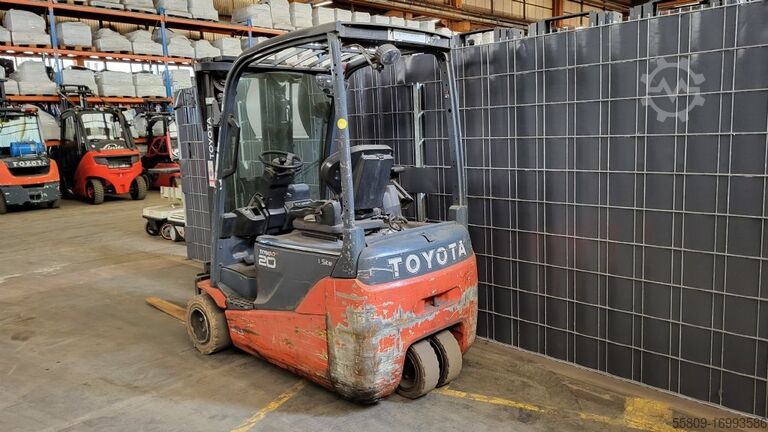 Electric 3-wheel forklift Toyota 8FBE20T //