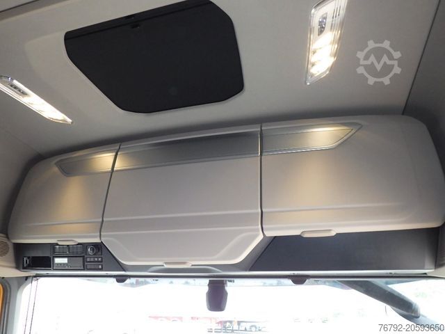 Standard tractor unit DAF XG+ 530 Skylight/Intarder/Hydr./PTO/Alcoa/257tkm