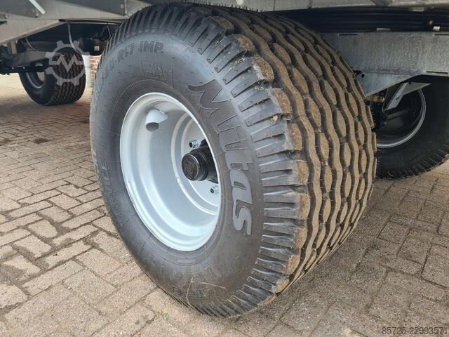 Balenwagen verzinkt  Balenwagen verzinkt