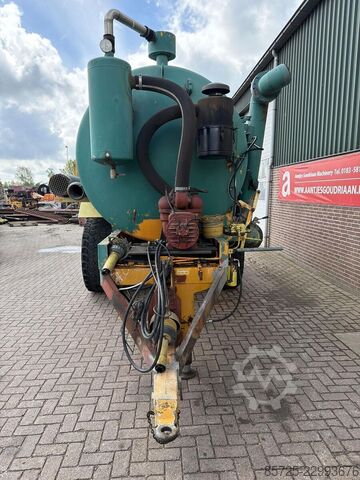 Water tank trailer  
