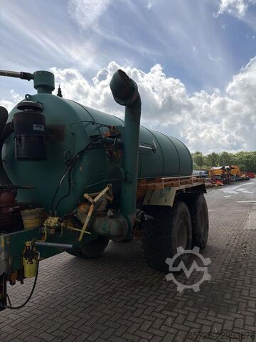 Water tank trailer  