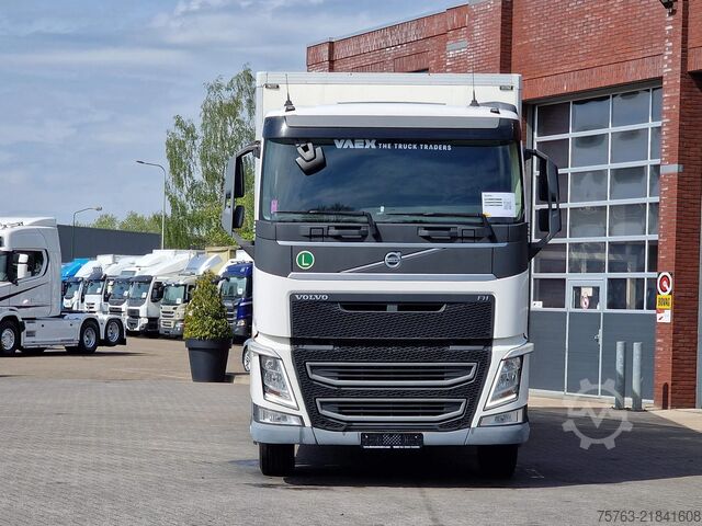 Suitcase Volvo FH 13.420 6x2 - Box - Loadlift - Manual gearbox...