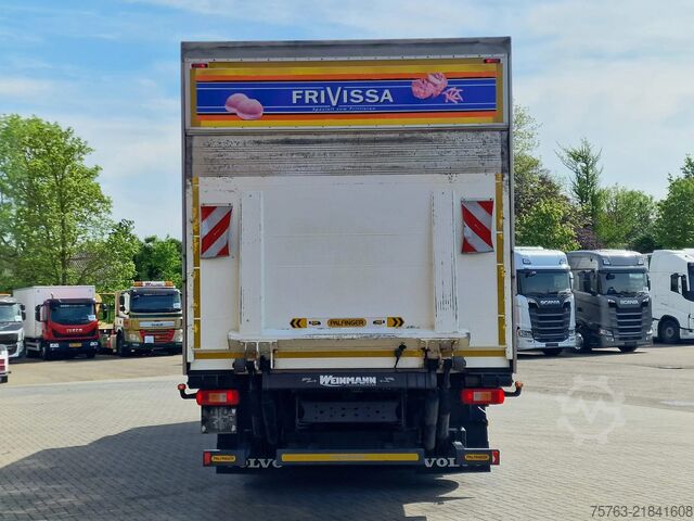 Suitcase Volvo FH 13.420 6x2 - Box - Loadlift - Manual gearbox...