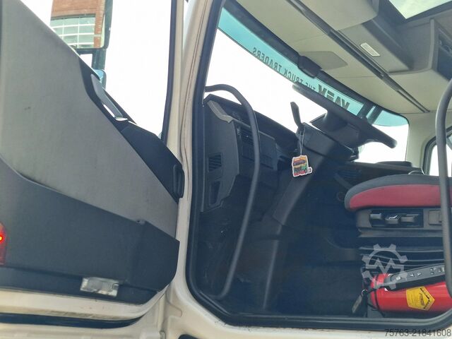 Suitcase Volvo FH 13.420 6x2 - Box - Loadlift - Manual gearbox...