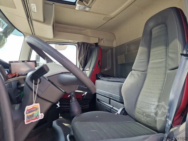 Suitcase Volvo FH 13.420 6x2 - Box - Loadlift - Manual gearbox...