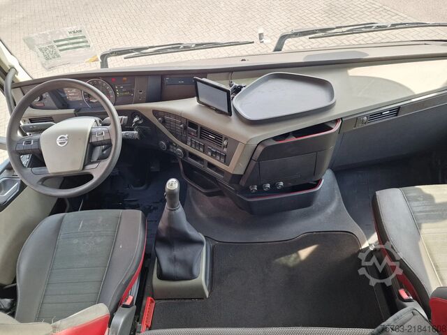 Suitcase Volvo FH 13.420 6x2 - Box - Loadlift - Manual gearbox...