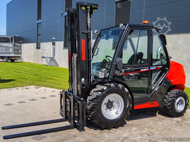 All-terrain forklift Manitou MC 30-4