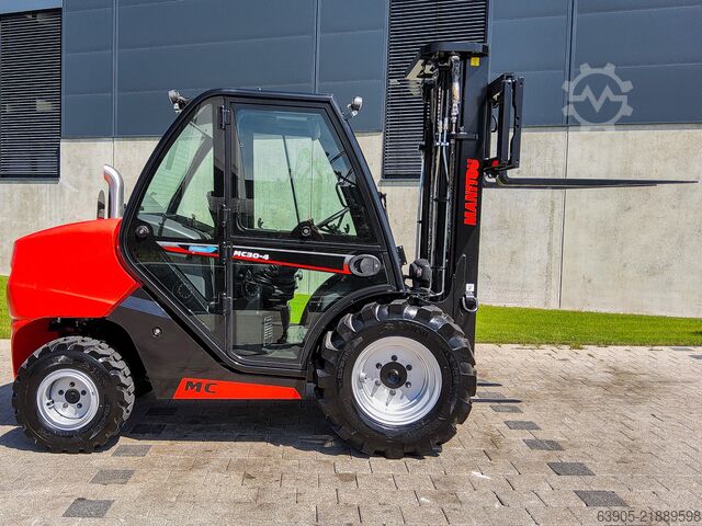 All-terrain forklift Manitou MC 30-4