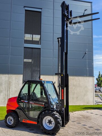 All-terrain forklift Manitou MC 30-4