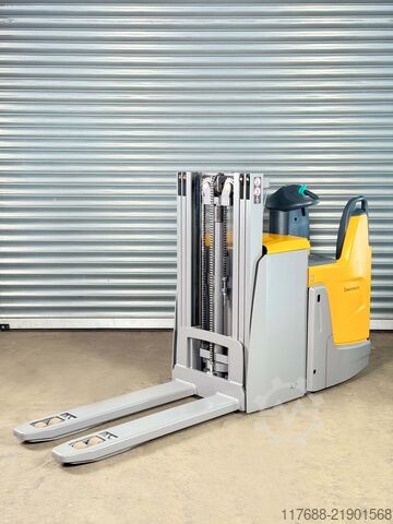 High lift truck driver Jungheinrich ERD 220 - Service Neu- Triplex - Batterie 92%