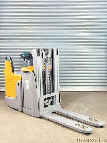 High lift truck driver Jungheinrich ERD 220 - Service Neu- Triplex - Batterie 92%