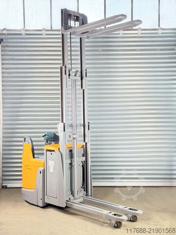 High lift truck driver Jungheinrich ERD 220 - Service Neu- Triplex - Batterie 92%