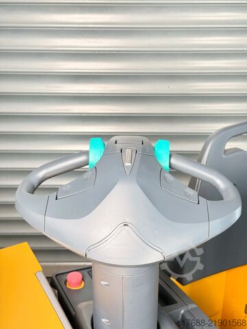 High lift truck driver Jungheinrich ERD 220 - Service Neu- Triplex - Batterie 92%
