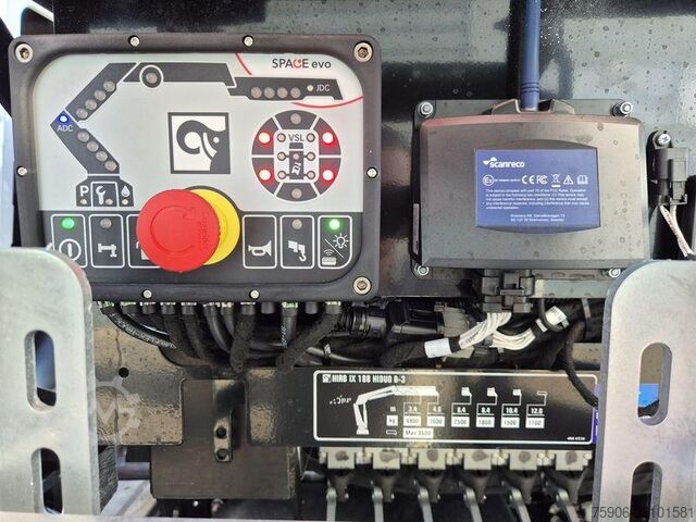 Tipper truck Renault K520 AMPLIROLL + GRUE / VOITH
