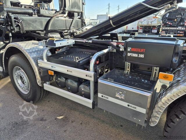Tipper truck Renault K520 AMPLIROLL + GRUE / VOITH