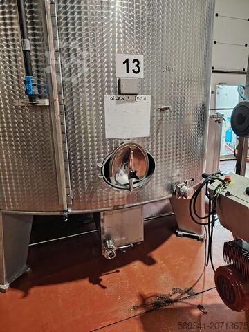 Edelstahltank 310 HL – zylindrisch auf Füßen – mit geprägter Oberfläche.