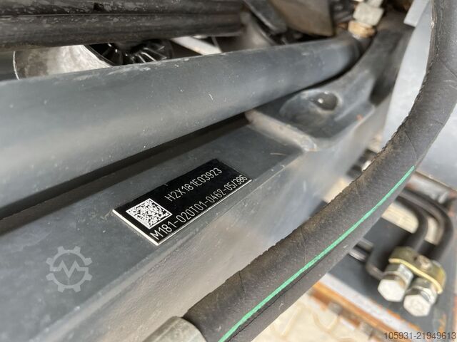 Electric 3-wheel forklift Linde E16-02