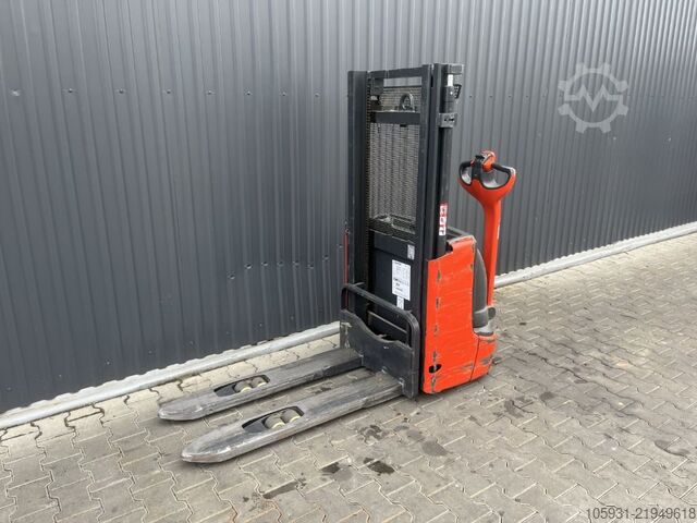 Pedestrian Stacker Linde L12