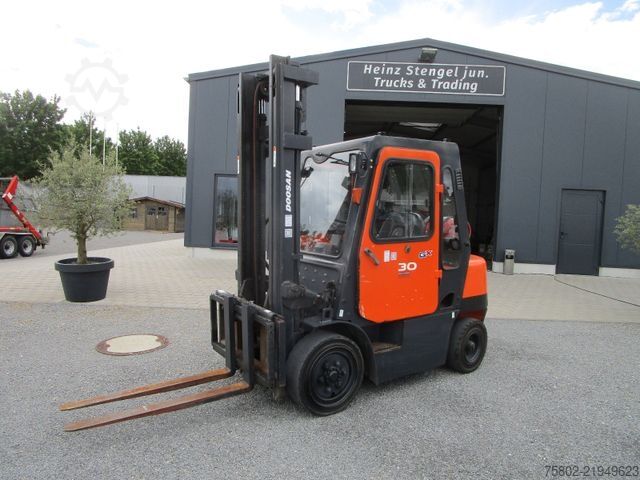 Front loader forklift DOOSAN G30G *Seitenschieber+Hubkraft ine+Gas*
