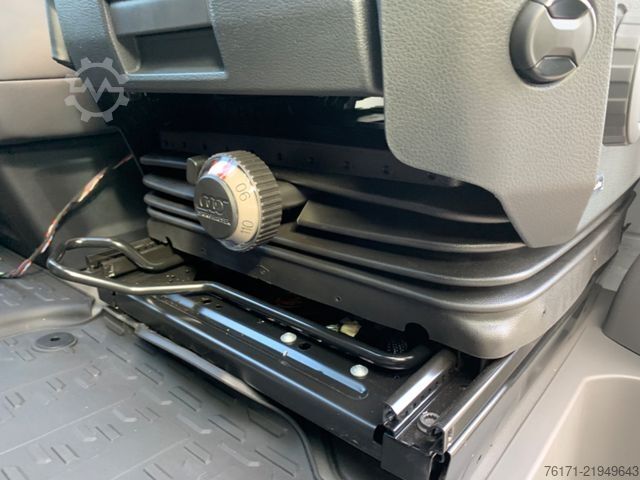 Pick-up van VOLKSWAGEN Crafter 50/3,5Ton ALU PRITSCHE AHK  KLIMA TEMPOM