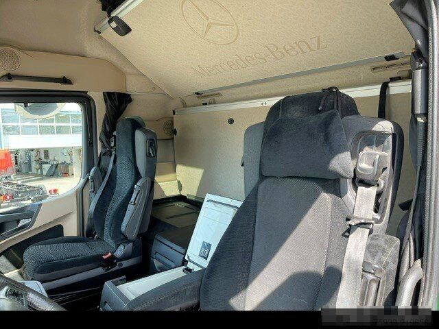 Standard tractor unit MERCEDES-BENZ Actros 1851 LS HAD 4x4 Retarder+Xenon+Hydraulik