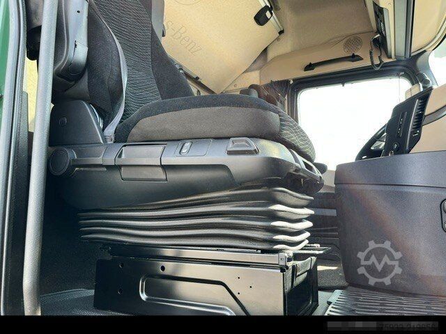 Standard tractor unit MERCEDES-BENZ Actros 1851 LS HAD 4x4 Retarder+Xenon+Hydraulik