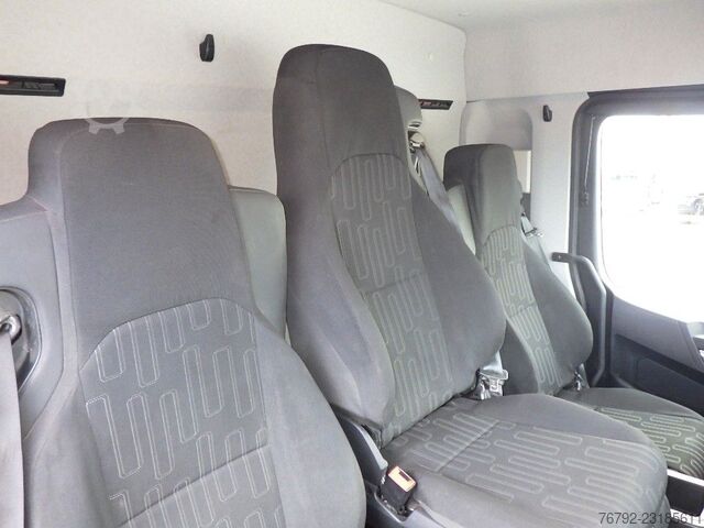 LKW mit Pritsche (offen) MERCEDES-BENZ 1824 L Actros Pritsche 7,10 m/2x AHK/Klima/12tkm