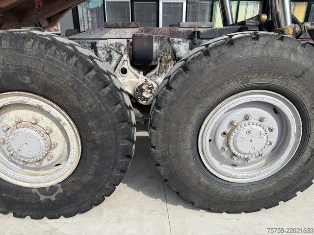 Tipper truck Perlini 131/33 Dumper 6x4