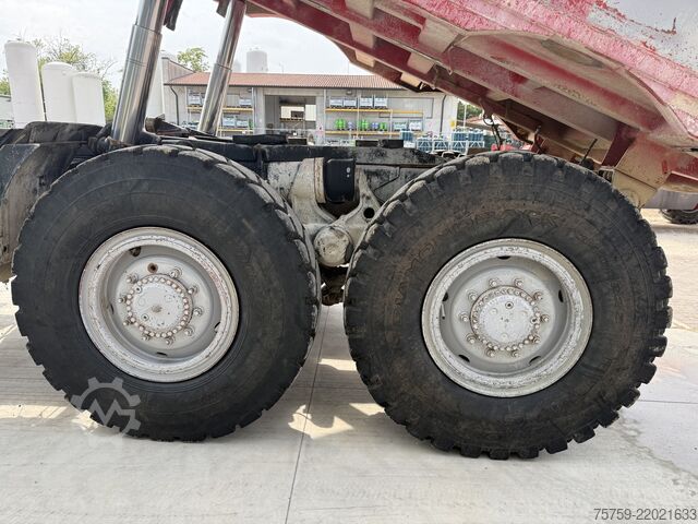 Tipper truck Perlini 131/33 Dumper 6x4
