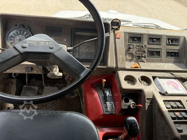 Tipper truck Perlini 131/33 Dumper 6x4
