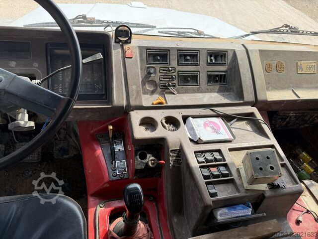 Tipper truck Perlini 131/33 Dumper 6x4