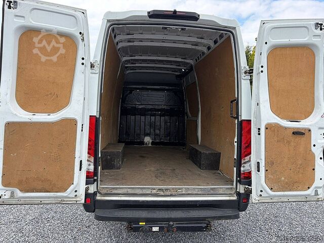 High-roof van IVECO DAILY 35S14       L2H2 Automaat Euro6