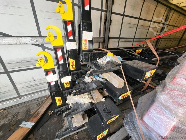 Titan city hooklift device Hyva 03-28-K-DIN-BF