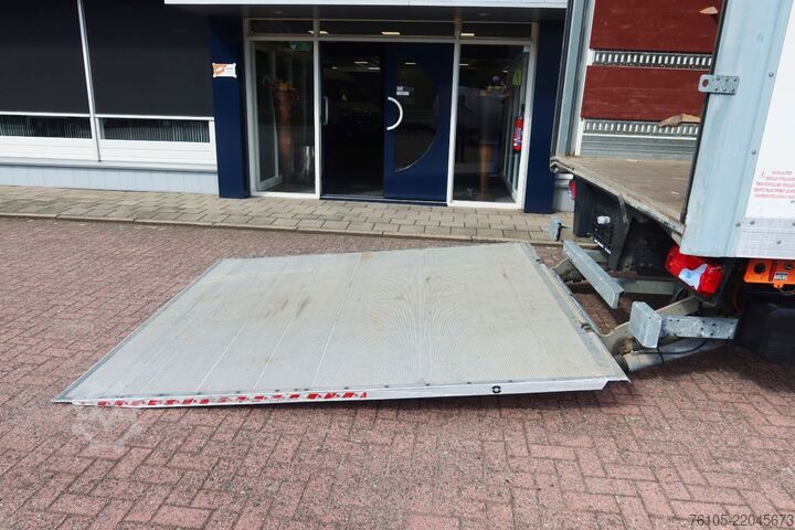 Box body MAN TGL 12.250 Bakwagen + Laadklep DHollandia 2000 kg