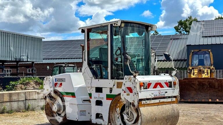 Tandem roller Caterpillar CB 434D