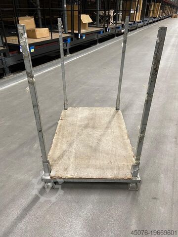 400 pcs storage racks - stackable racks