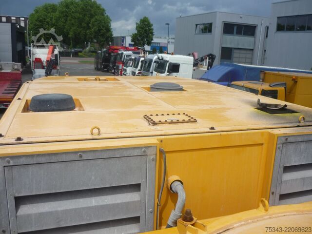Tank Renders ROC 16.30 Droge stoffen oplegger Met DAF XF