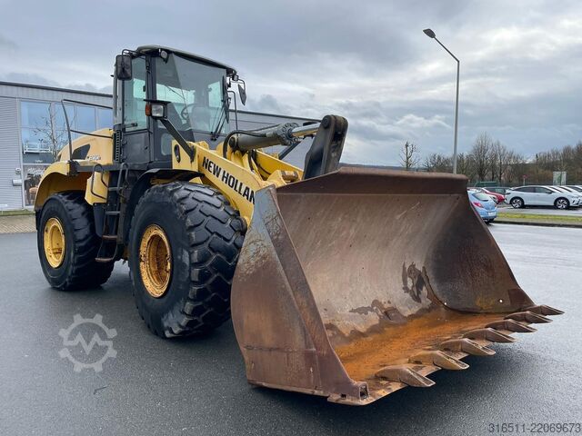 Loader New Holland W270B