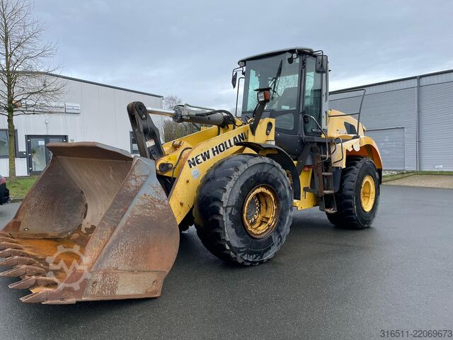 Loader New Holland W270B