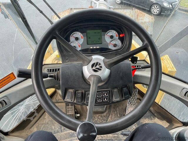 Loader New Holland W270B