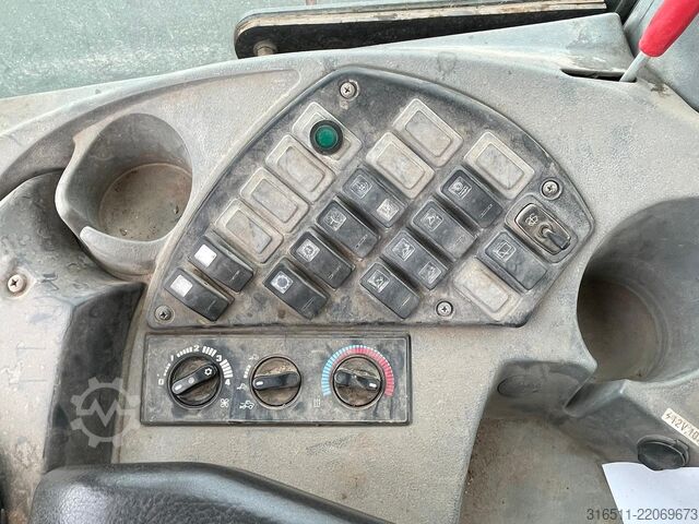 Loader New Holland W270B