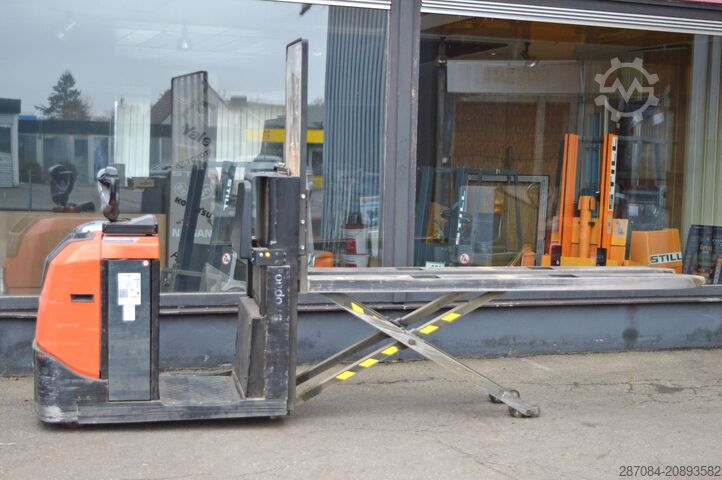 Hochhubkommissionierer BT OSE 200X