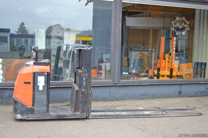 Hochhubkommissionierer BT OSE 200X