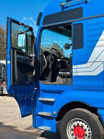 Flatbed truck with tarp MAN TGX 26.440 6x2 BL Plane & Retarder /EDSCHA