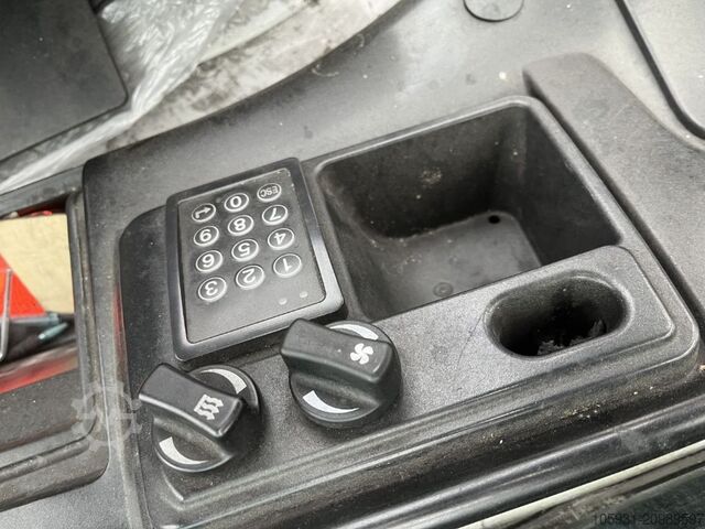 Electric 4-wheel forklift Still RX60-35